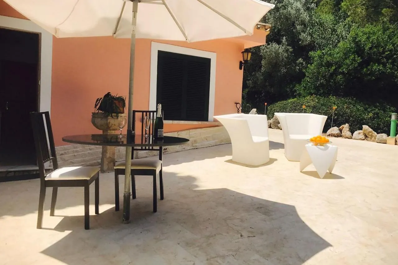 Villa Puerto Pollensa: Mountain Views and Beach Proximity